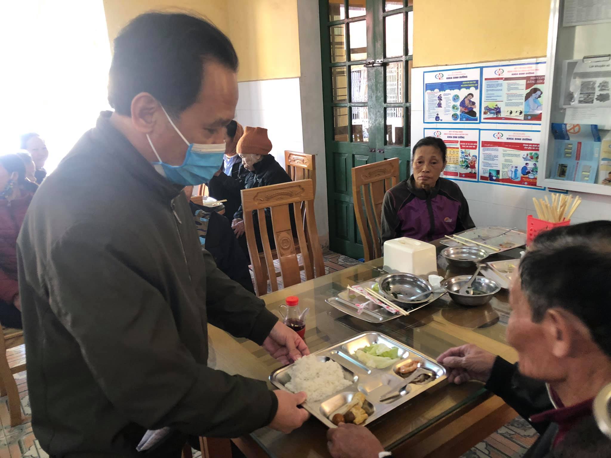 Tổ chức xuất ăn miễn phí cho bệnh nhân nội trú tại bệnh viện đa khoa huyện Quỳnh Phụ