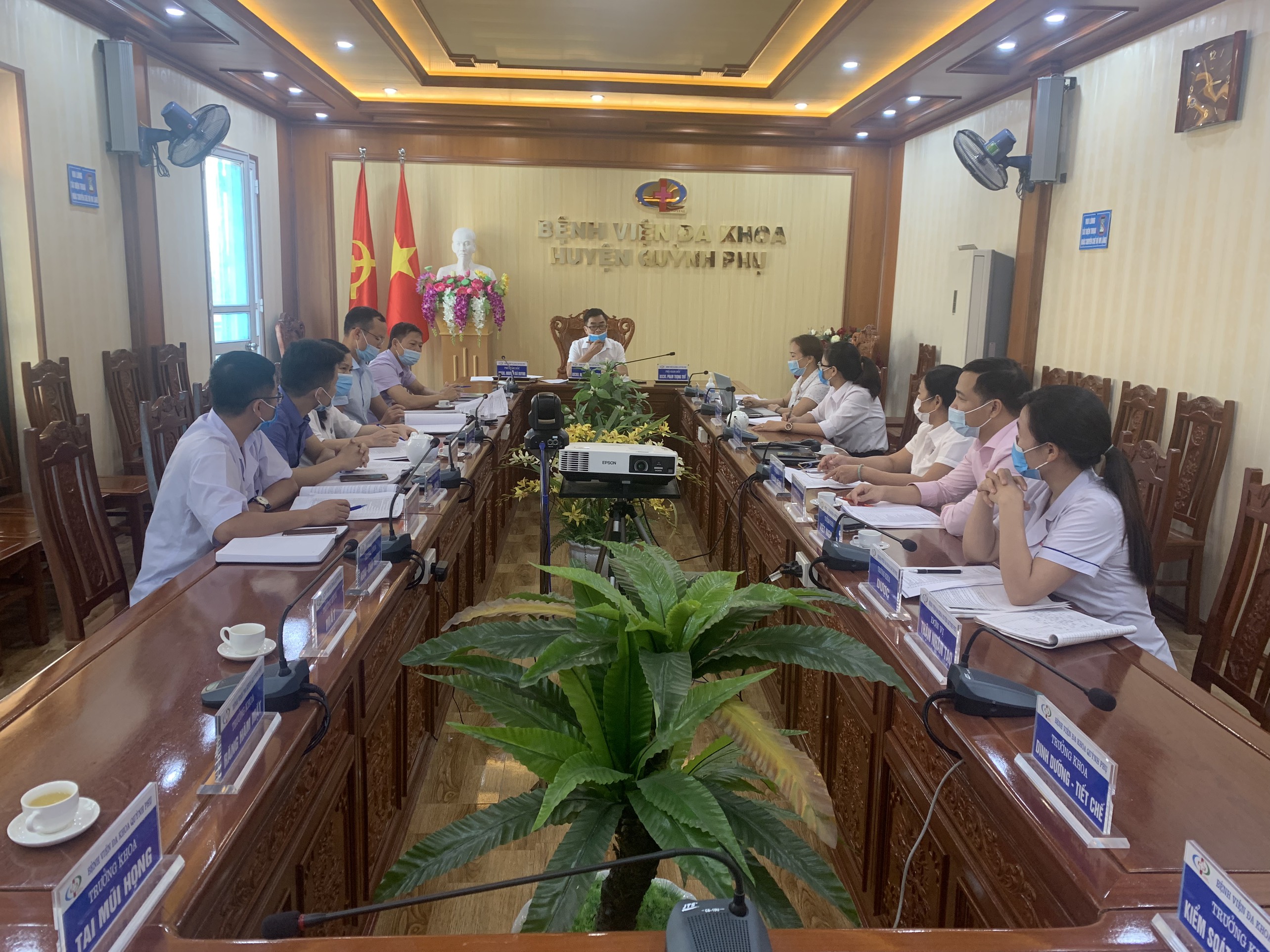 HỌP HỘI ĐỒNG QUẢN LÝ CHẤT LƯỢNG BỆNH VIỆN QUÝ II, SƠ KẾT 6 THÁNG ĐẦU NĂM, TRIỂN KHAI KẾ HOẠCH 6 THÁNG CUỐI NĂM 2021