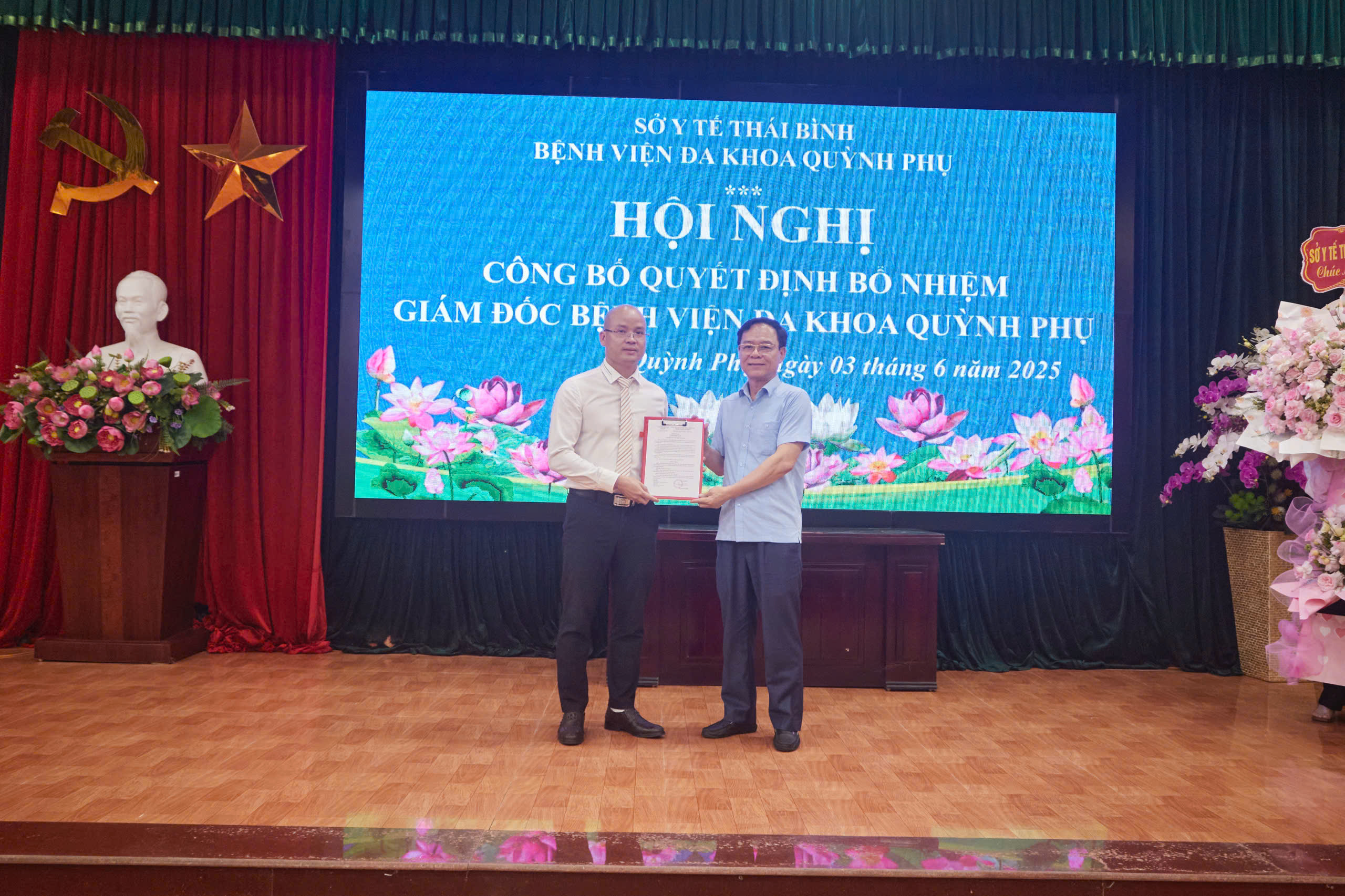 HỘI NGHỊ CÔNG BỐ QUYẾT ĐỊNH BỔ NHIỆM GIÁM ĐỐC BỆNH VIỆN ĐA KHOA QUỲNH PHỤ