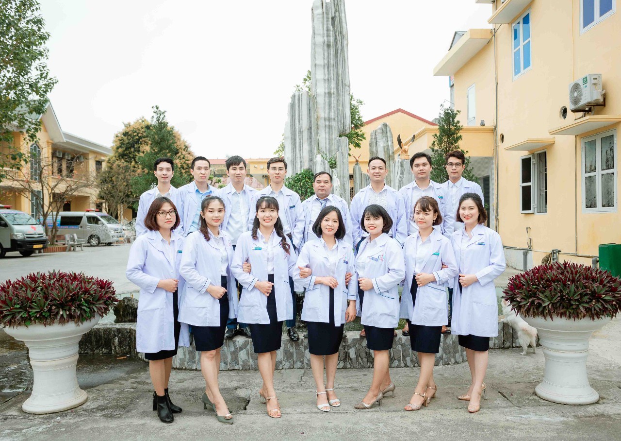 TẬP THỂ CÁN BỘ KHOA HỒI SỨC CẤP CỨU BỆNH VIỆN ĐA KHOA HUYỆN QUỲNH PHỤ