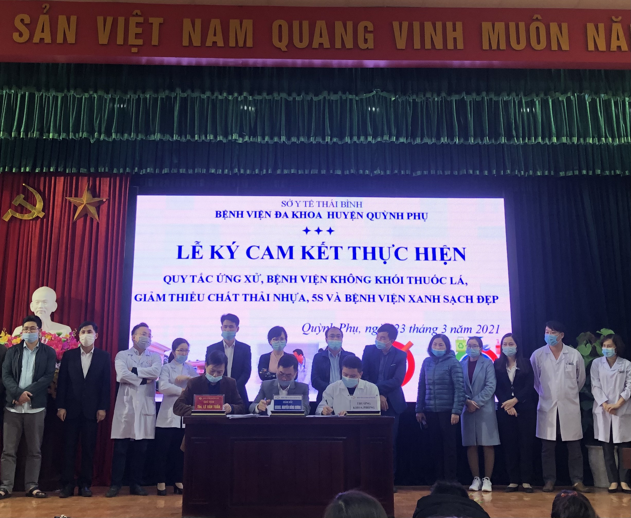 LỄ KÝ CAM KẾT THỰC HIỆN QUY TÁC ỨNG XỬ, BỆNH VIỆN KHÔNG KHÓI THUỐC LÁ VÀ GIẢM THIỂU CHẤT THẢI NHỰA, 5S VÀ BỆNH VIỆN XANH-SẠCH-ĐẸP